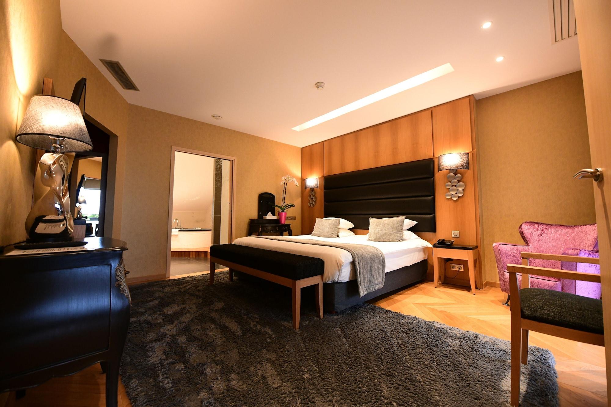 Bristol Hotel 4*